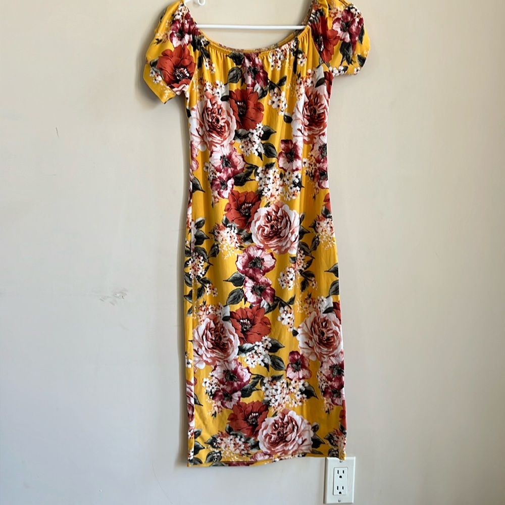 . Almost new more of Medium fit .stretchy material!